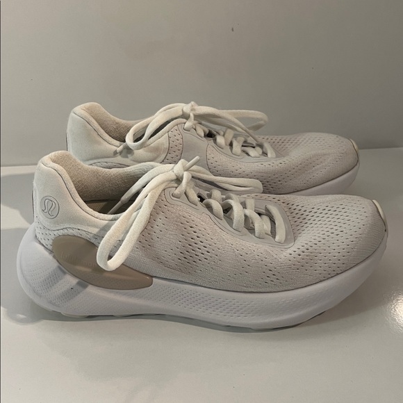 Women's Beyondfeel Running Shoe - Picture 8 of 17